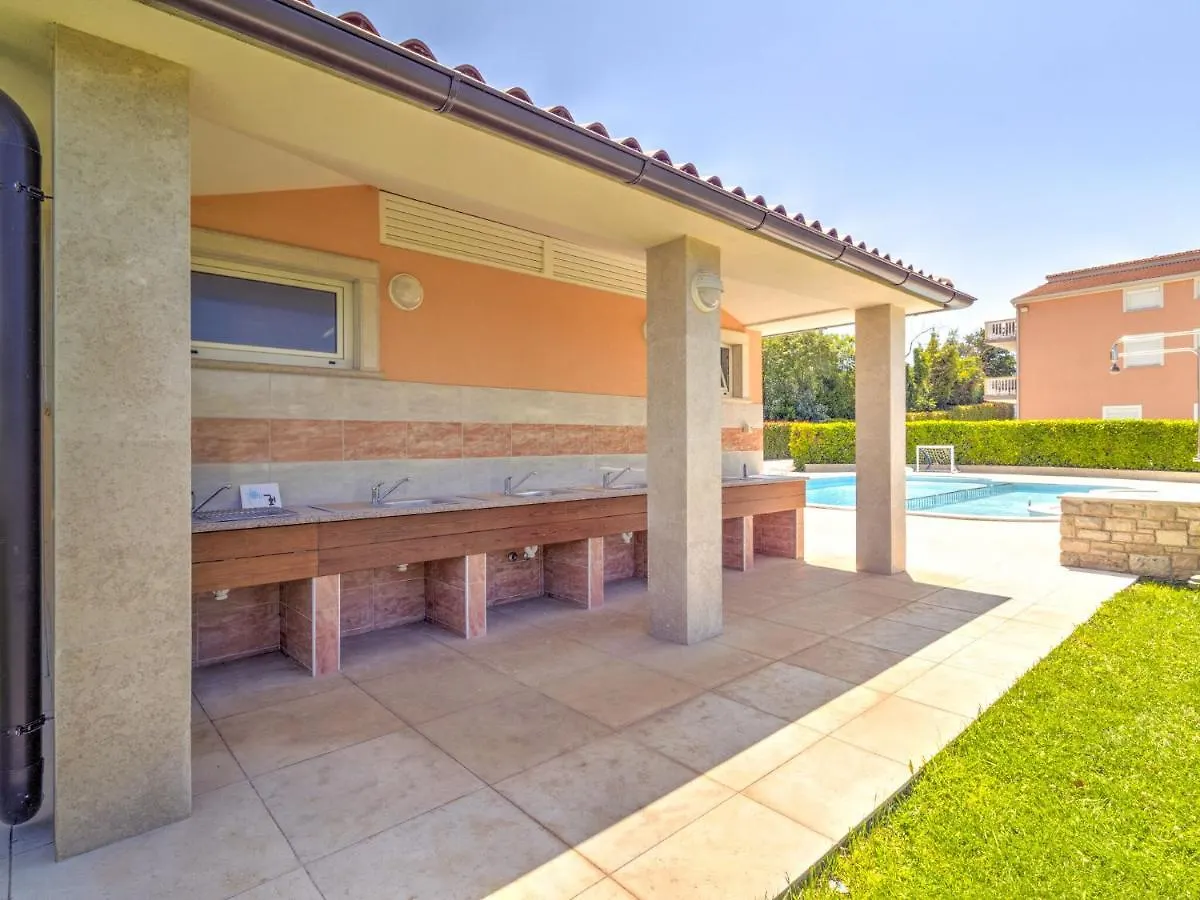 Splendid Mobile Home In Banjole With Swimming Pool