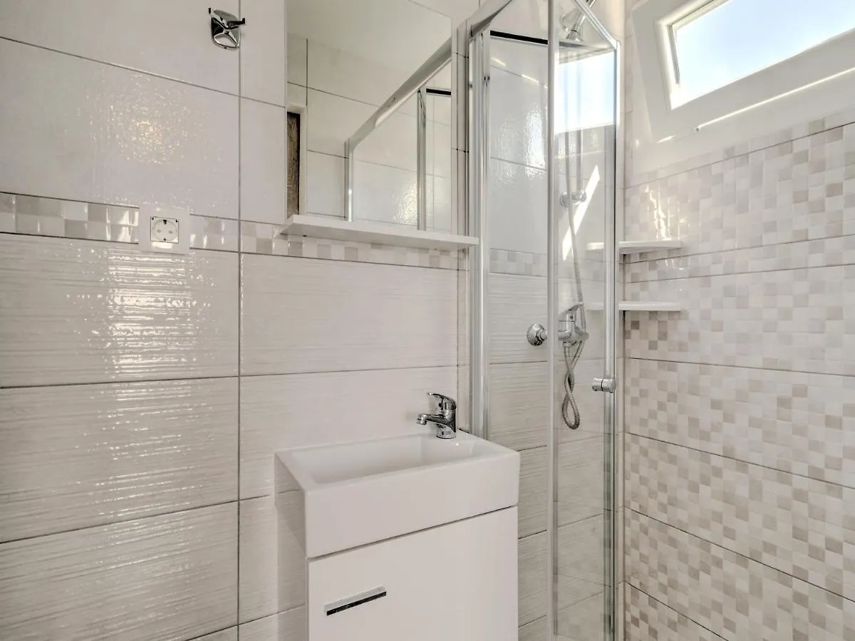Splendid Mobile Home In Banjole With Swimming Pool 0*,