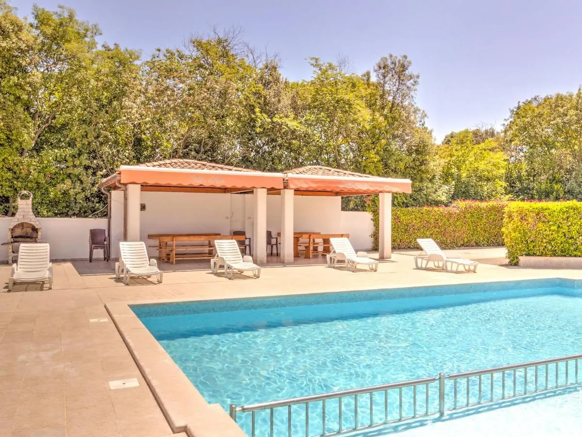 Splendid Mobile Home In Banjole With Swimming Pool Holiday home