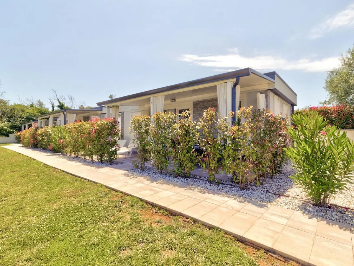 Holiday home Splendid Mobile Home In Banjole With Swimming Pool