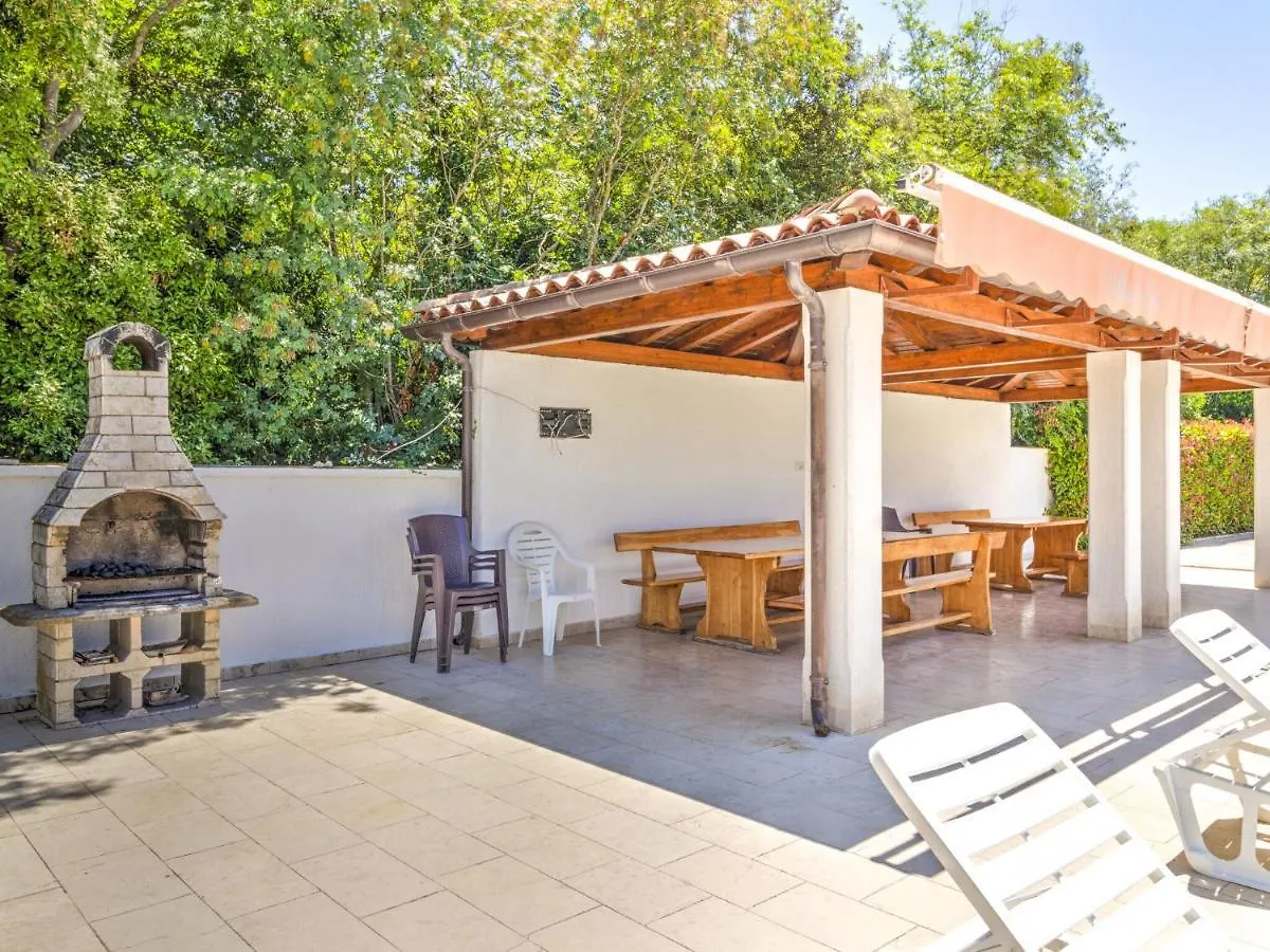 Holiday home Splendid Mobile Home In Banjole With Swimming Pool Croatia