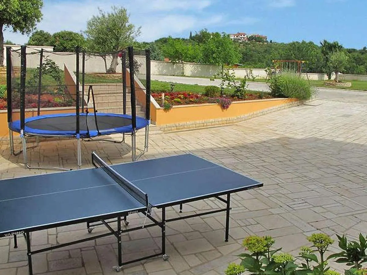 Splendid Mobile Home In Banjole With Swimming Pool 0*,